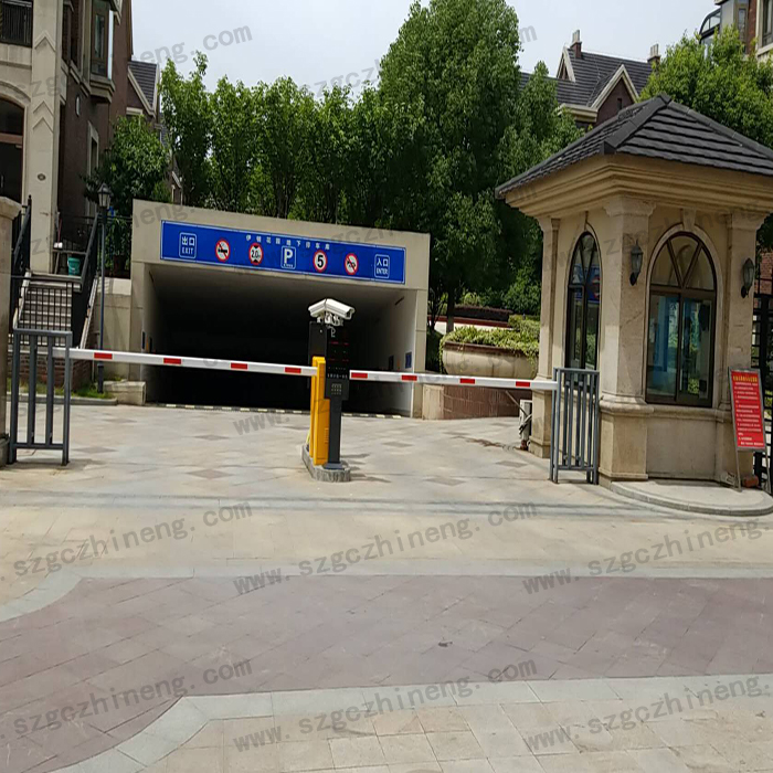張家港伊頓花園別墅現場案例車牌識別加廣告道閘,人行通道閘(護外人臉識別加擺閘 張家港伊頓花園別墅現場案例車牌識別加廣告道閘,人行通道閘(護外人臉識別加擺閘